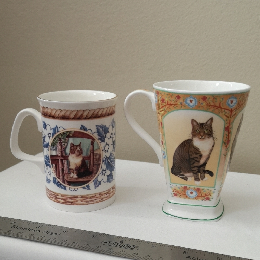 Set Of Two Fine Bone China Cat Designed Tea / Coffee Mugs In Excellent Condition